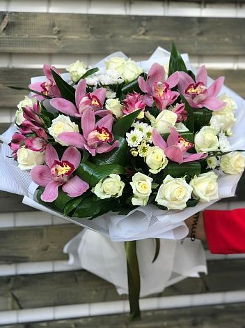Букет цветов из: Розы и Хризантемы в Родниках Краснодарского края