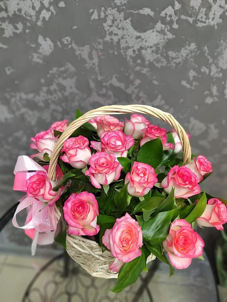 Цветочная композиция из Розы в корзине в Родниках Краснодарского края