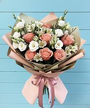 Букет цветов из:  Розы, Альстромерии и Лизиантусы в Родниках Краснодарского края