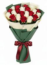 Букет Микс из красных и белых роз в Родниках Краснодарского края