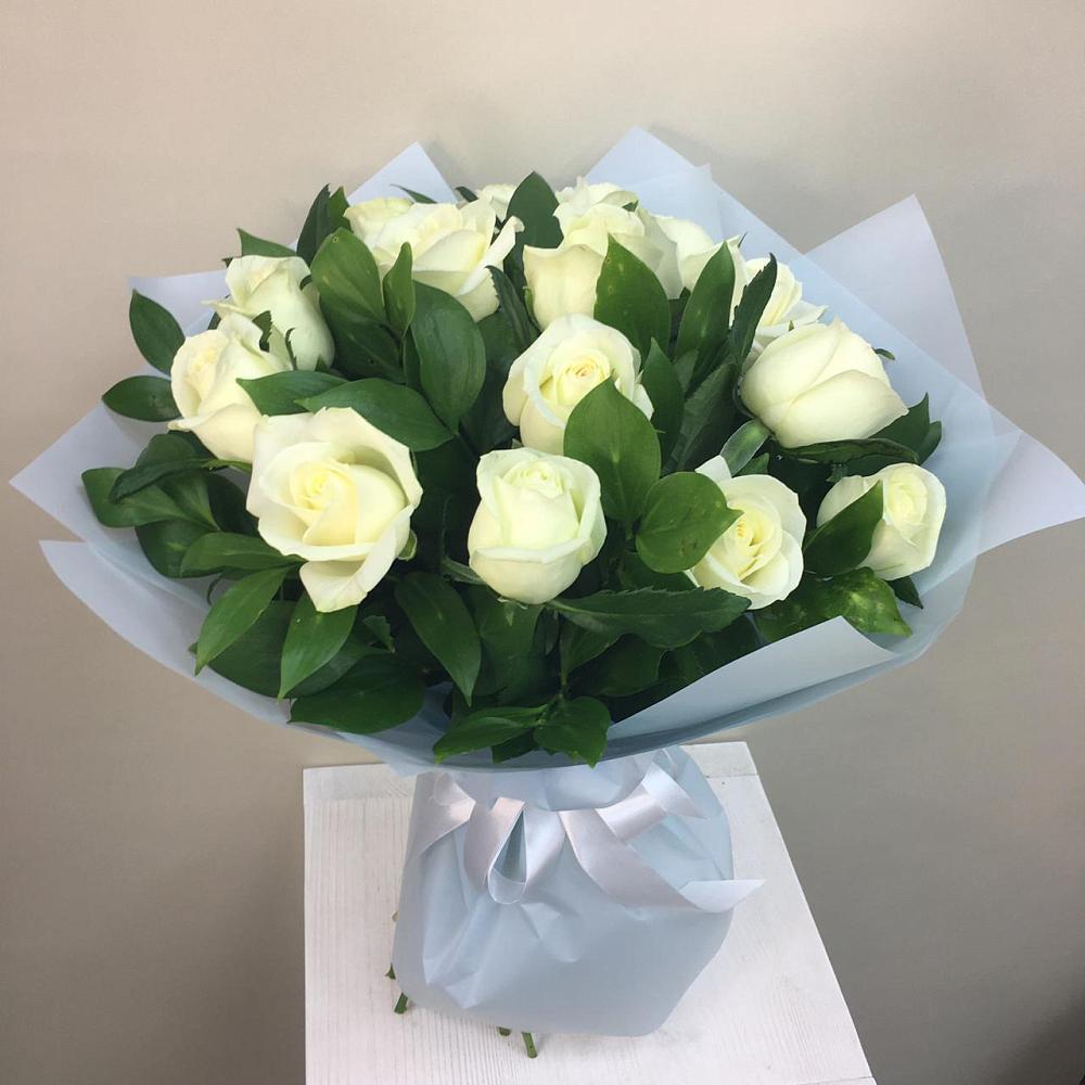 Букет 15 Белых роз Проуд в Родниках Краснодарского края