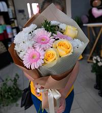 Букет цветов из:  Герберы, Розы и Хризантемы в Родниках Краснодарского края