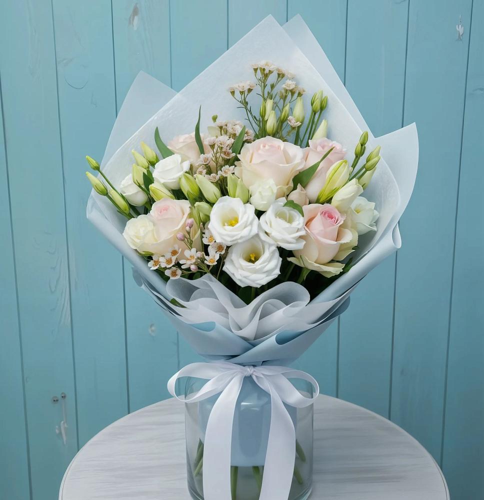 Букет цветов из: Розы и Лизиантусы в Родниках Краснодарского края