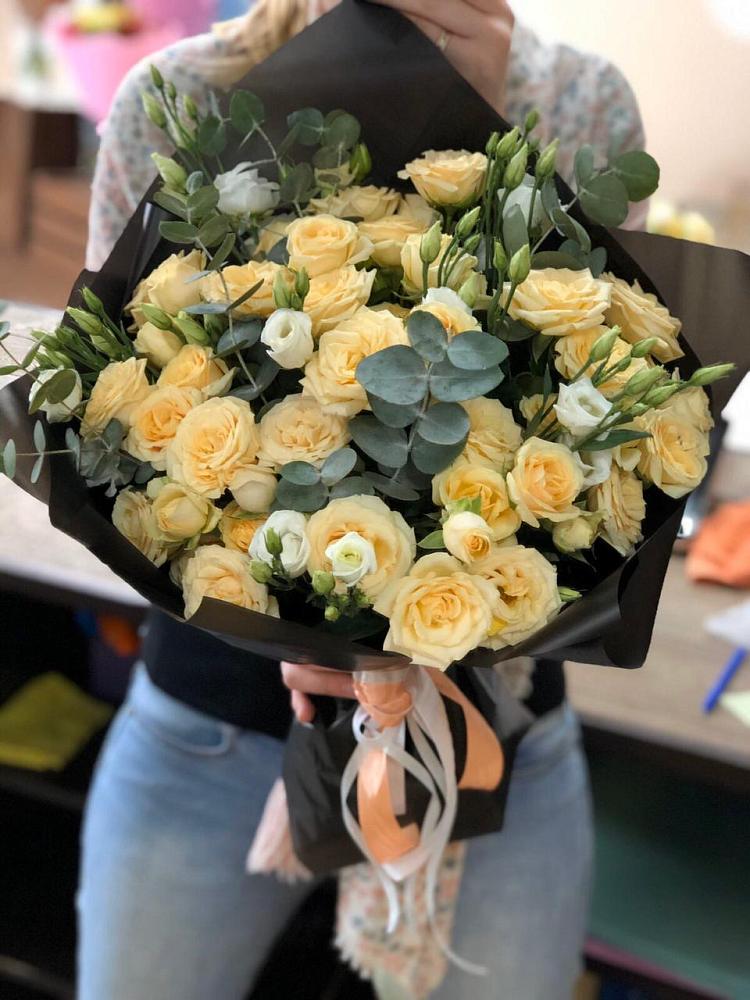 Букет цветов из: Розы и Лизиантусы в Родниках Краснодарского края