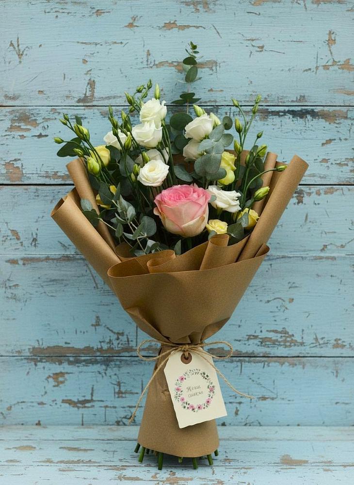 Букет цветов из: Розы и Лизиантусы в Родниках Краснодарского края