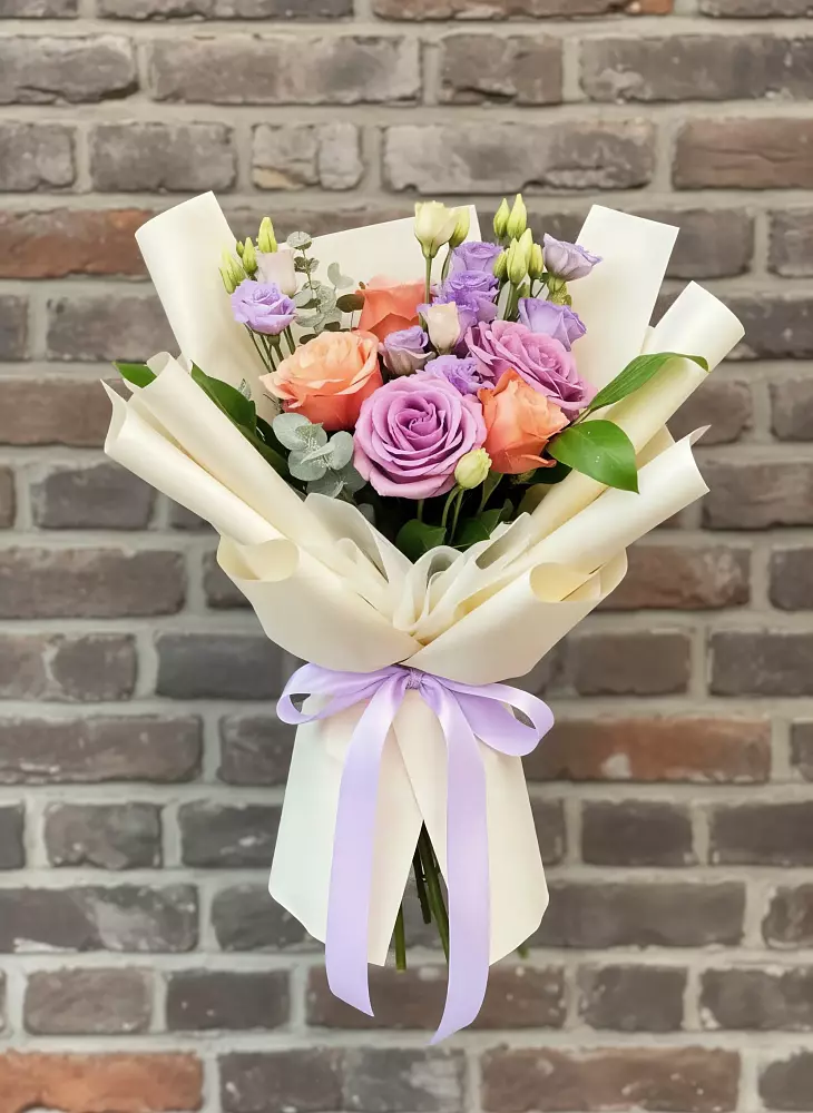 Букет цветов из: Лизиантусы и Розы в Родниках Краснодарского края