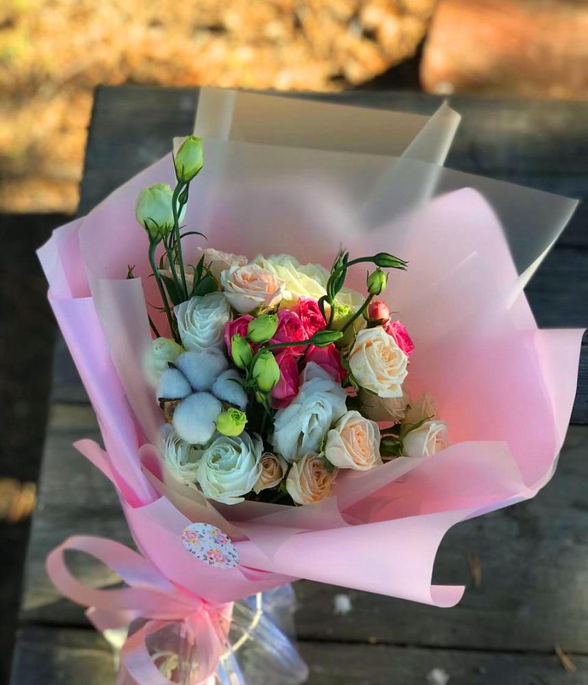 Букет цветов из: Розы и Лизиантусы в Родниках Краснодарского края