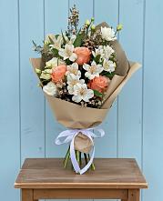 Букет цветов из:  Альстромерии, Лизиантусы, Розы и Хризантемы #REPLACE_PRED# Родниках Краснодарского края