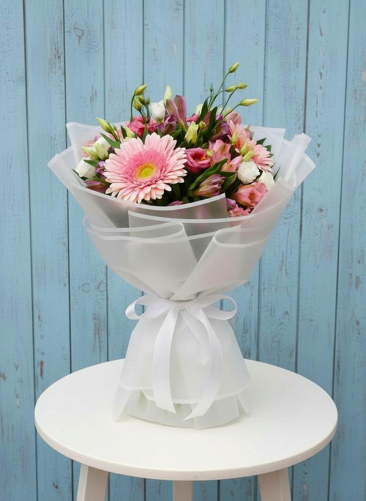 Букет цветов из: Герберы, Альстромерии и Лизиантусы в Родниках Краснодарского края