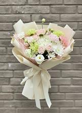 Букет цветов из:  Гвоздики, Розы, Лизиантусы и Хризантемы в Родниках Краснодарского края