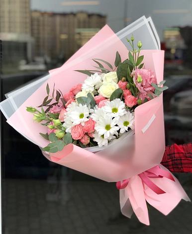 Букет цветов из: Розы, Лизиантусы и Хризантемы в Родниках Краснодарского края