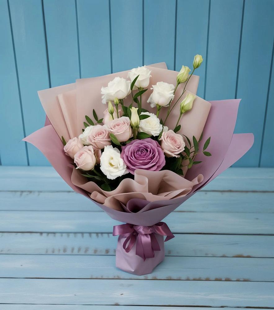 Букет цветов из: Розы и Лизиантусы в Родниках Краснодарского края